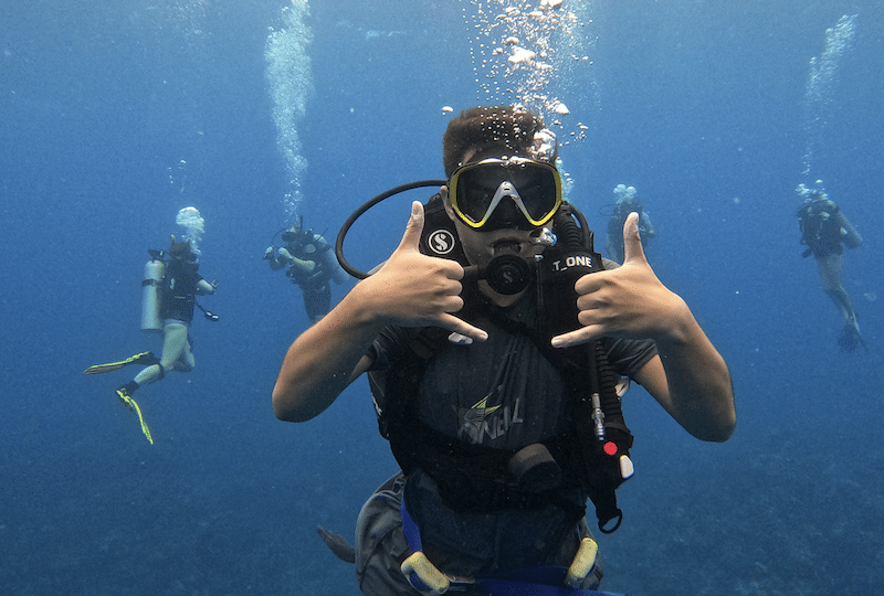 Jaret scuba diving